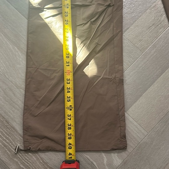 ALO Yoga Women Brown Windbreaker Cargo Pants - Picture 7 of 7